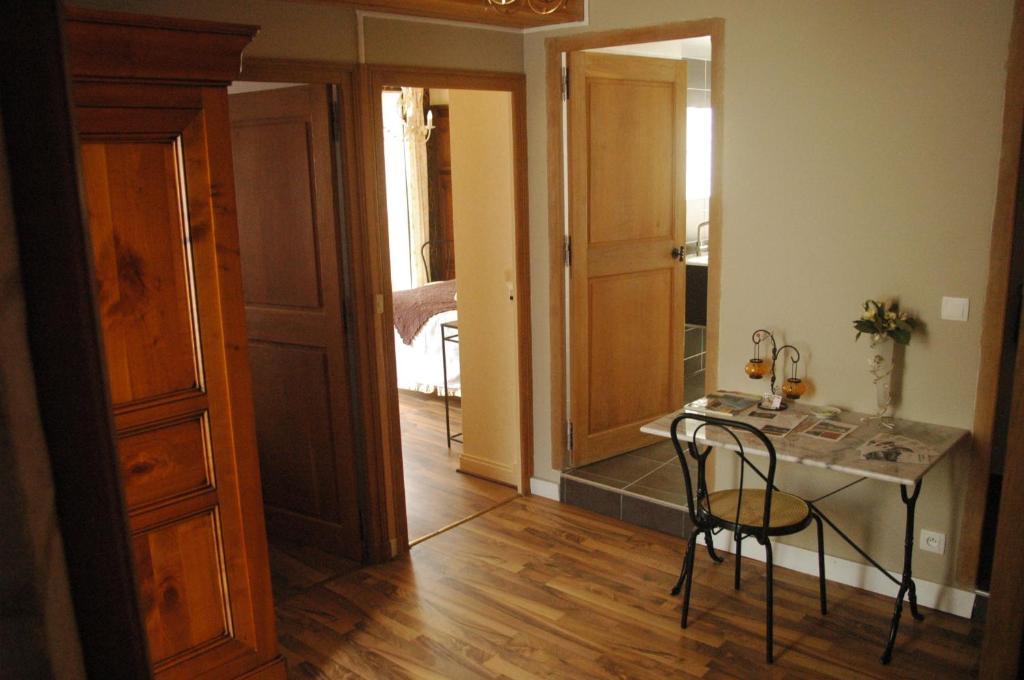 Le Puits Fortifie Salives Quarto foto